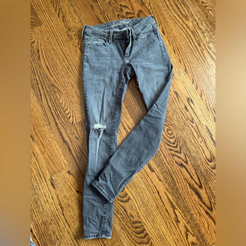 Dark gray ripped skinny jeans
